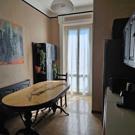 Homegallery - Elegante Appartamento Milanese ภายนอก รูปภาพ