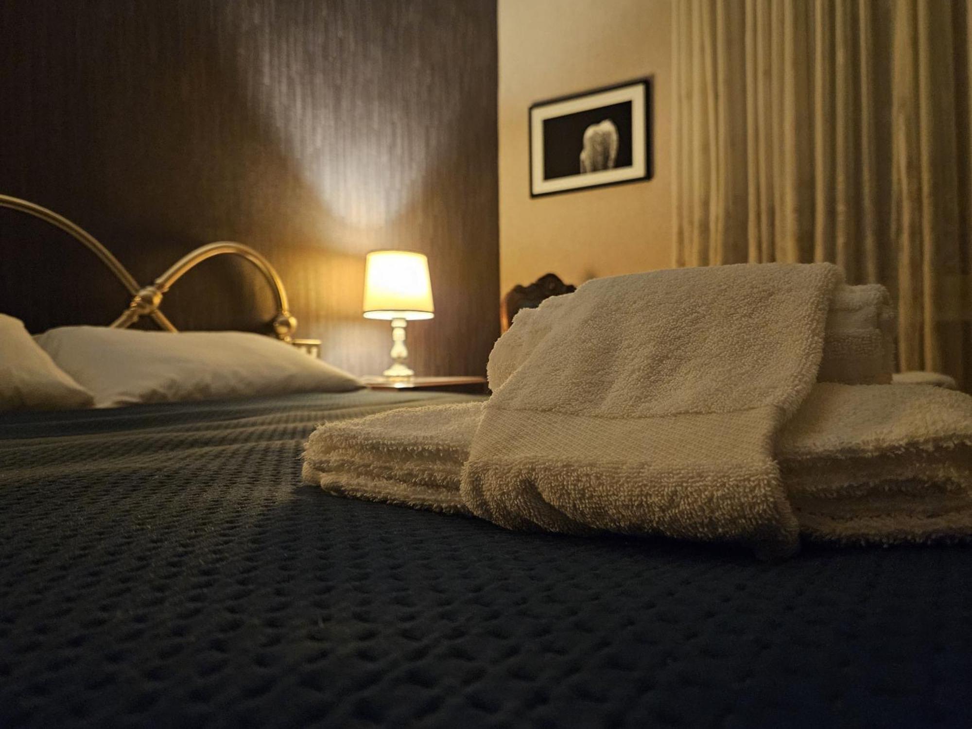 Homegallery - Elegante Appartamento Milanese ภายนอก รูปภาพ